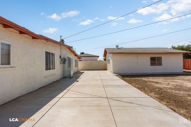 216 E Fairview, Bakersfield, CA 93307