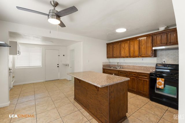 216 E Fairview, Bakersfield, CA 93307