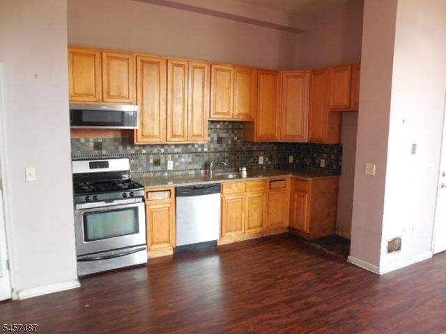 18 Market Street 301, Paterson City, NJ 07501