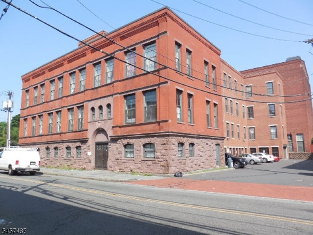 18 Market Street 301, Paterson City, NJ 07501 — photo 2