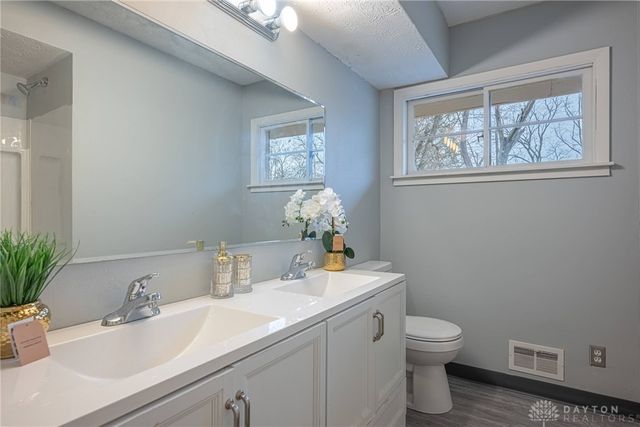 40 N Meadow Drive, Dayton, OH 45416