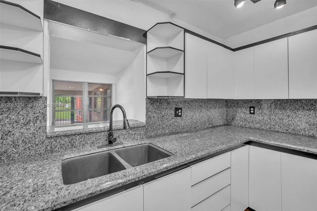 17520 NW 17th Ave, Miami Gardens, FL 33056