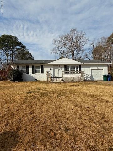 13 Grant DR, Newport News, VA 23608