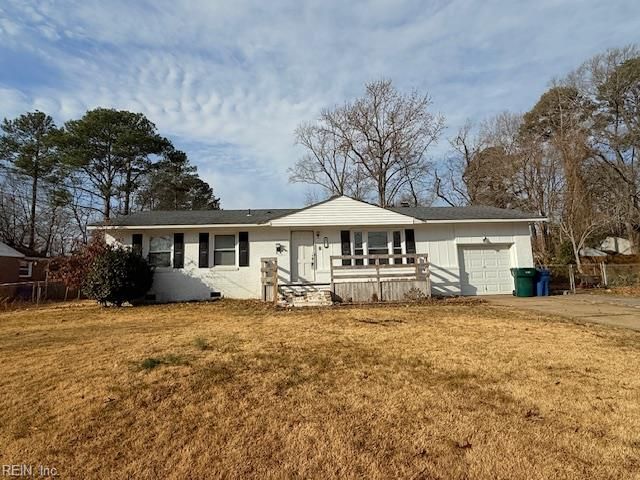 13 Grant DR, Newport News, VA 23608