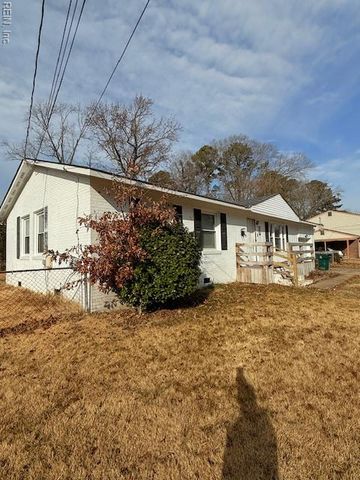 13 Grant DR, Newport News, VA 23608