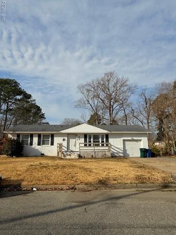 13 Grant DR, Newport News, VA 23608