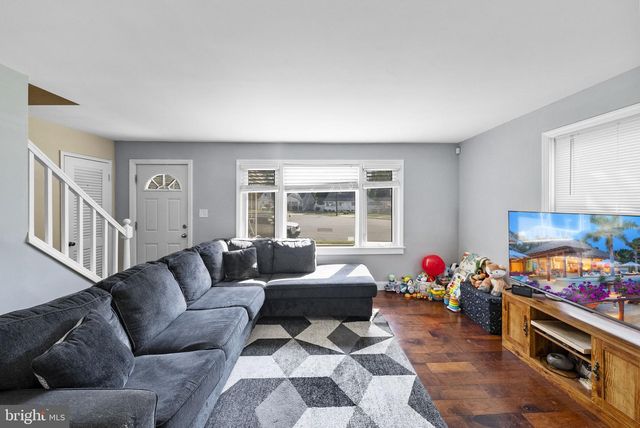 2 GODFREY DR, Hamilton, NJ 08610