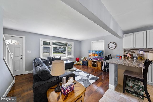 2 GODFREY DR, Hamilton, NJ 08610