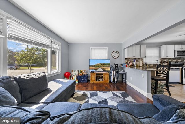 2 GODFREY DR, Hamilton, NJ 08610