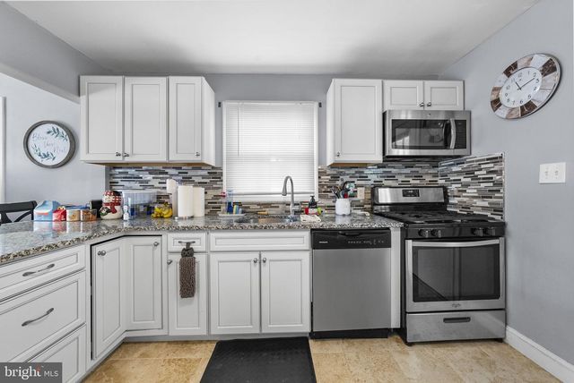 2 GODFREY DR, Hamilton, NJ 08610