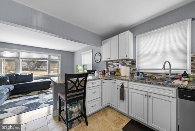 2 GODFREY DR, Hamilton, NJ 08610