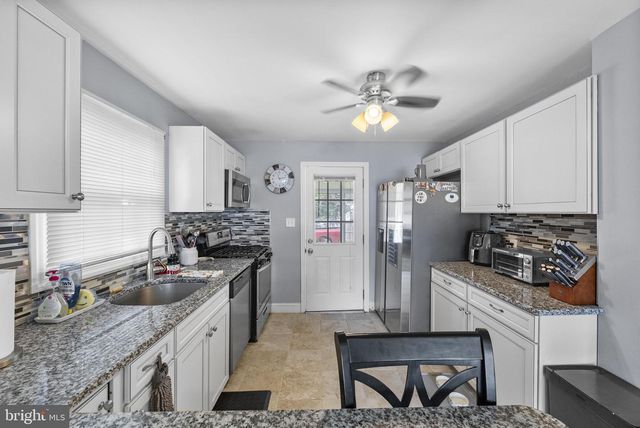 2 GODFREY DR, Hamilton, NJ 08610