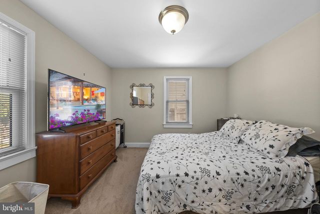 2 GODFREY DR, Hamilton, NJ 08610