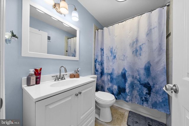 2 GODFREY DR, Hamilton, NJ 08610