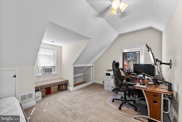 2 GODFREY DR, Hamilton, NJ 08610