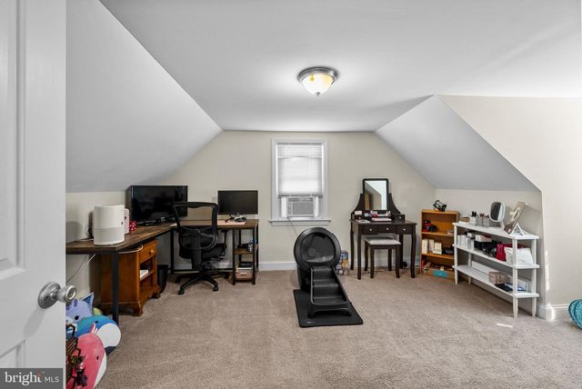 2 GODFREY DR, Hamilton, NJ 08610