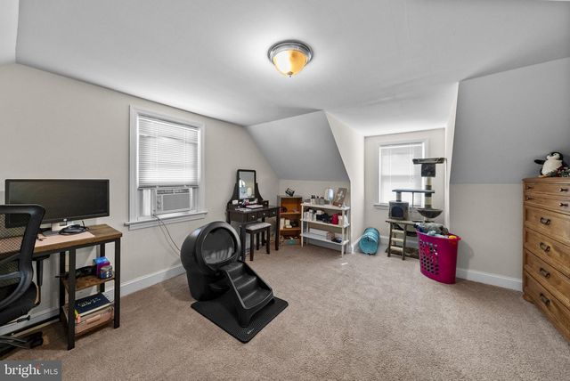 2 GODFREY DR, Hamilton, NJ 08610