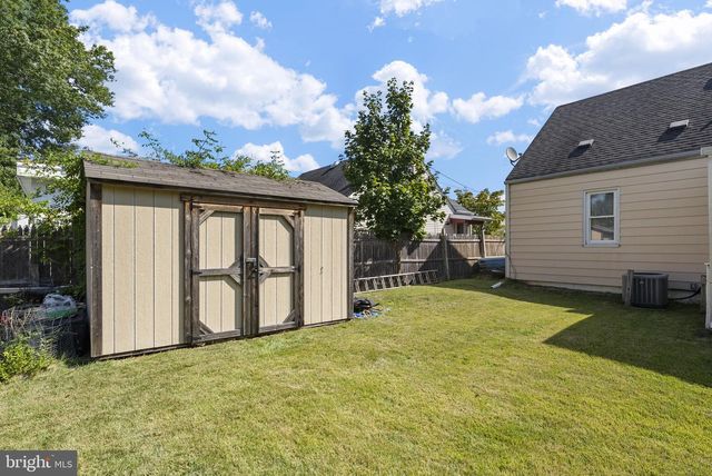 2 GODFREY DR, Hamilton, NJ 08610