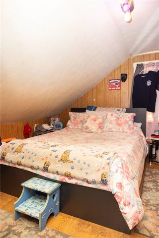 89 warren Avenue, East Providence, RI 02914