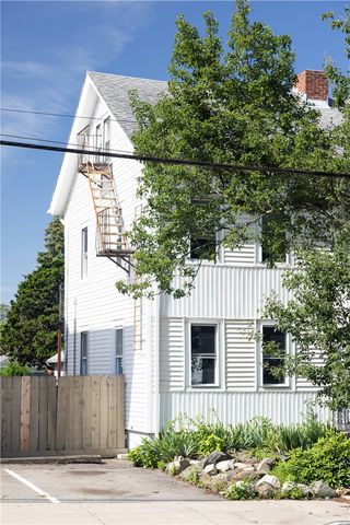 89 warren Avenue, East Providence, RI 02914