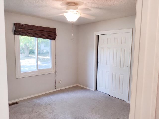 2206 N Basswood Ct, Derby, KS 67037