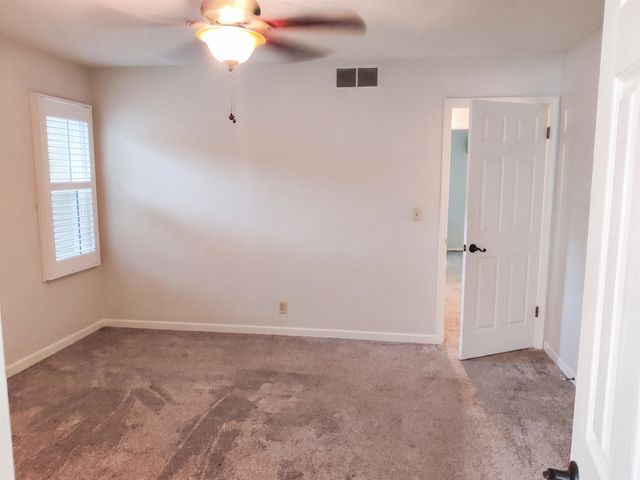 2206 N Basswood Ct, Derby, KS 67037