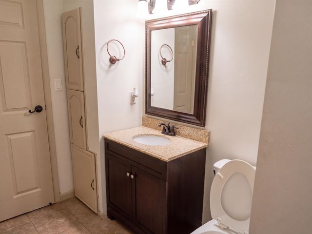 2206 N Basswood Ct, Derby, KS 67037