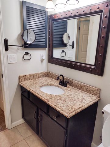 2206 N Basswood Ct, Derby, KS 67037