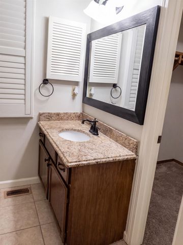 2206 N Basswood Ct, Derby, KS 67037