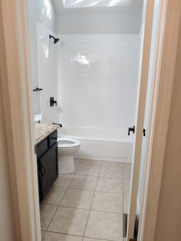2206 N Basswood Ct, Derby, KS 67037