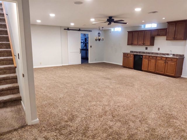 2206 N Basswood Ct, Derby, KS 67037