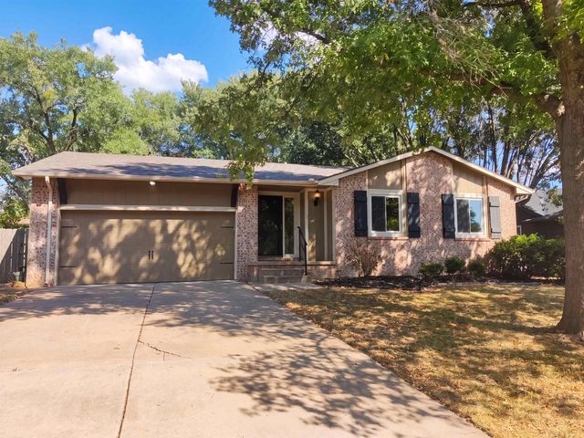 2206 N Basswood Ct, Derby, KS 67037