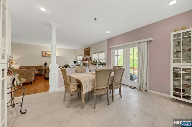 6 Boulder Run, Oakland, NJ 07436
