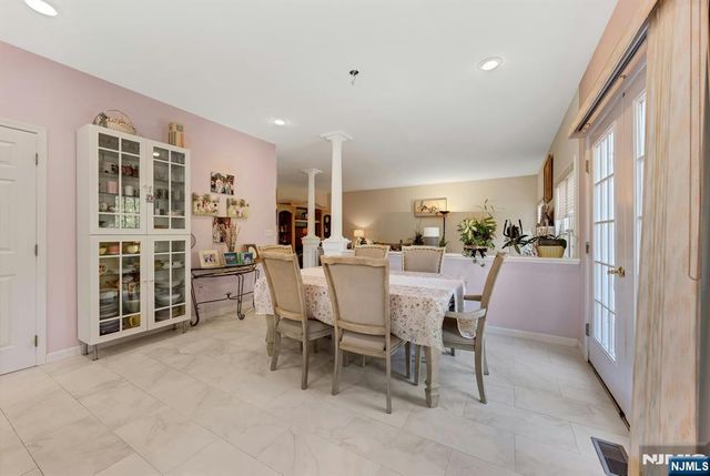 6 Boulder Run, Oakland, NJ 07436