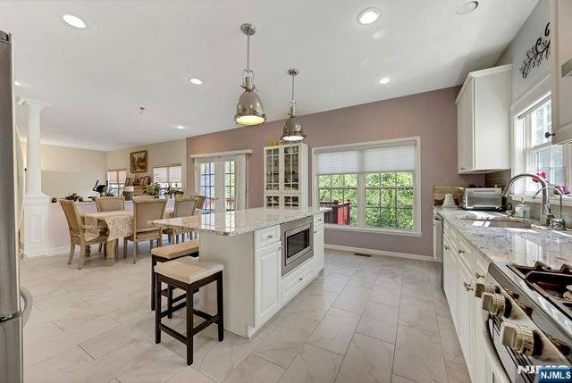 6 Boulder Run, Oakland, NJ 07436