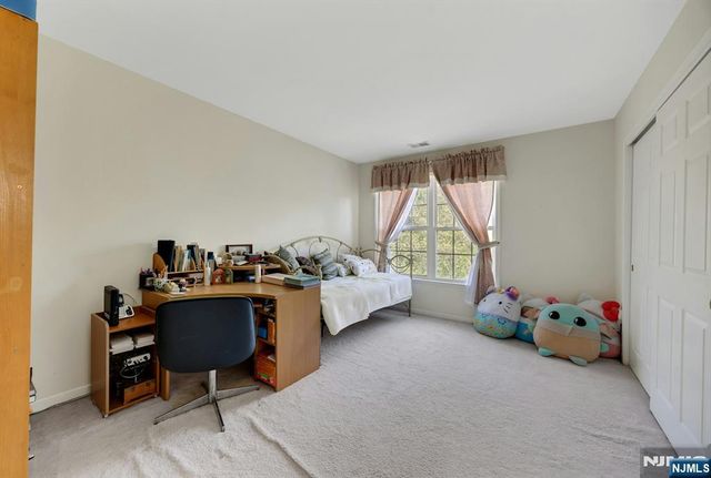 6 Boulder Run, Oakland, NJ 07436