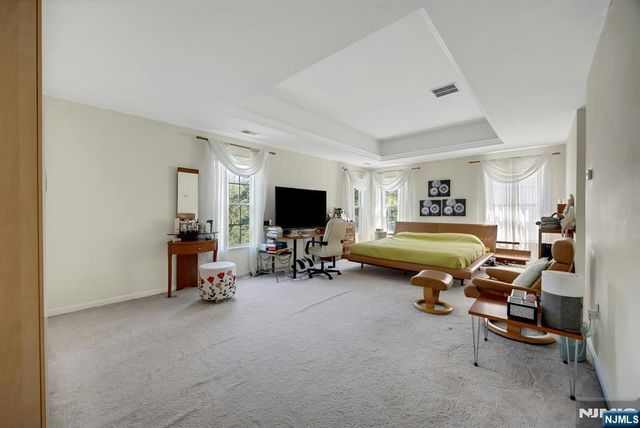 6 Boulder Run, Oakland, NJ 07436