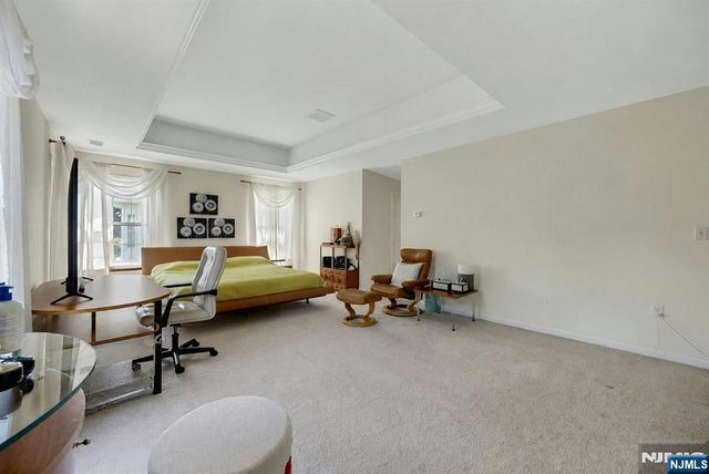 6 Boulder Run, Oakland, NJ 07436