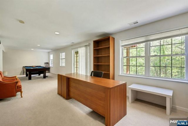 6 Boulder Run, Oakland, NJ 07436