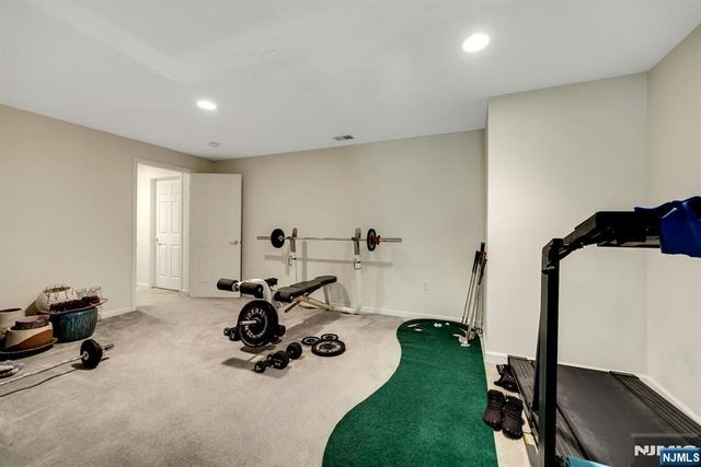 6 Boulder Run, Oakland, NJ 07436