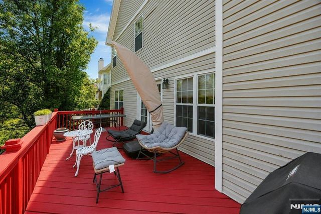 6 Boulder Run, Oakland, NJ 07436