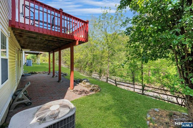 6 Boulder Run, Oakland, NJ 07436