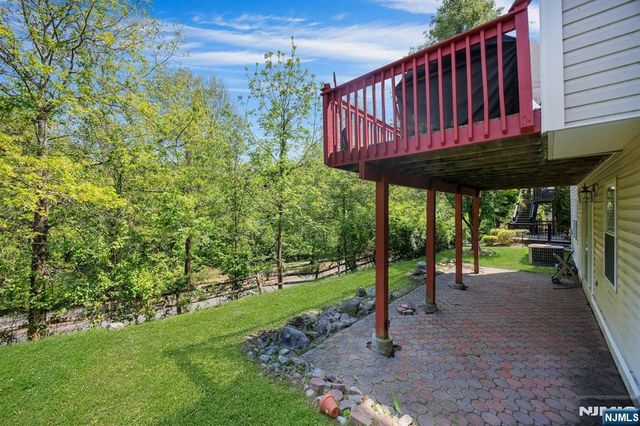 6 Boulder Run, Oakland, NJ 07436