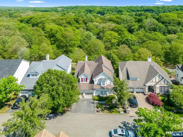 6 Boulder Run, Oakland, NJ 07436