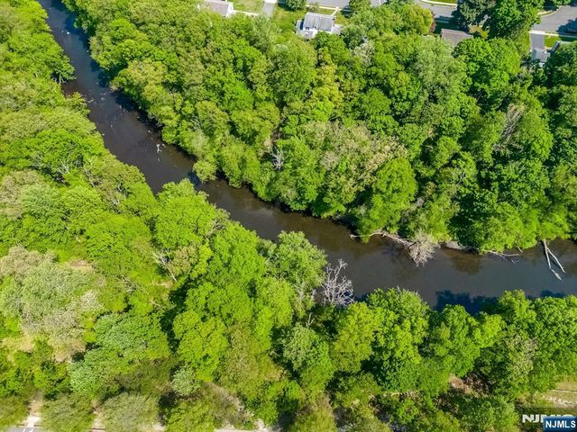 6 Boulder Run, Oakland, NJ 07436