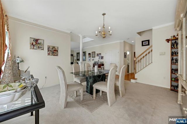 6 Boulder Run, Oakland, NJ 07436