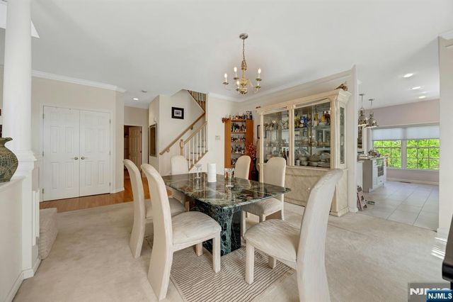 6 Boulder Run, Oakland, NJ 07436