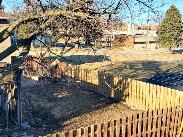 1612 5th Street, Peru, IL 61354