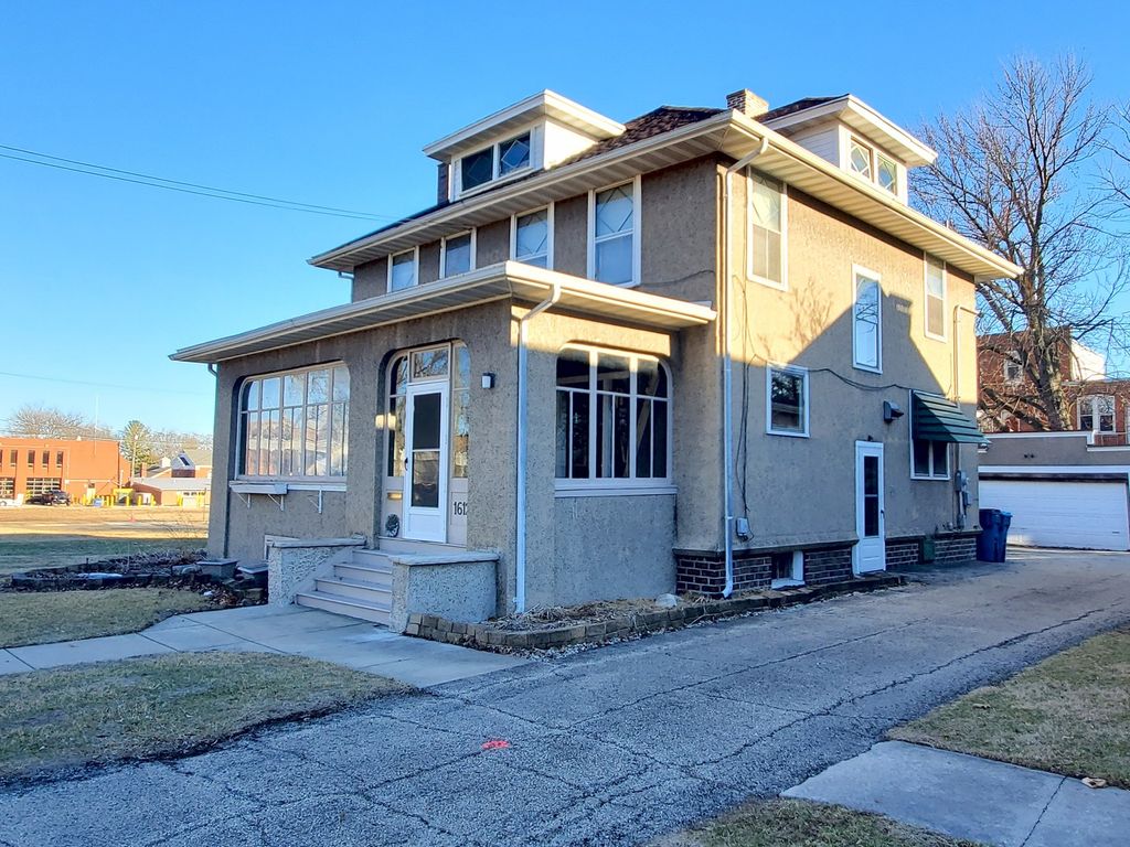 1612 5th Street, Peru, IL 61354