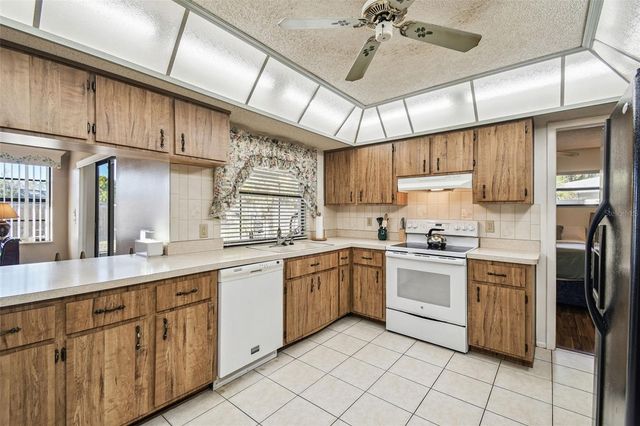 7631 SUMMERTREE LANE, New Port Richey, FL 34653